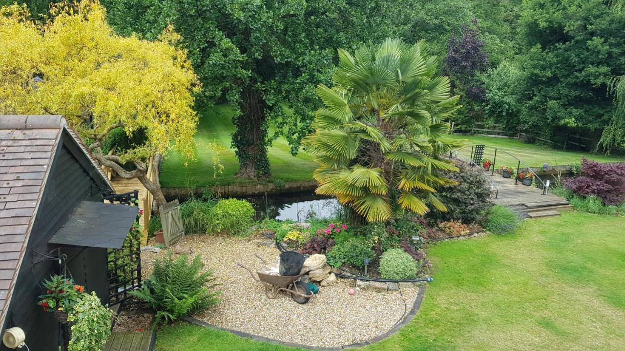 Riverside Lodge Pied A Terre Fordingbridge Bagian luar foto